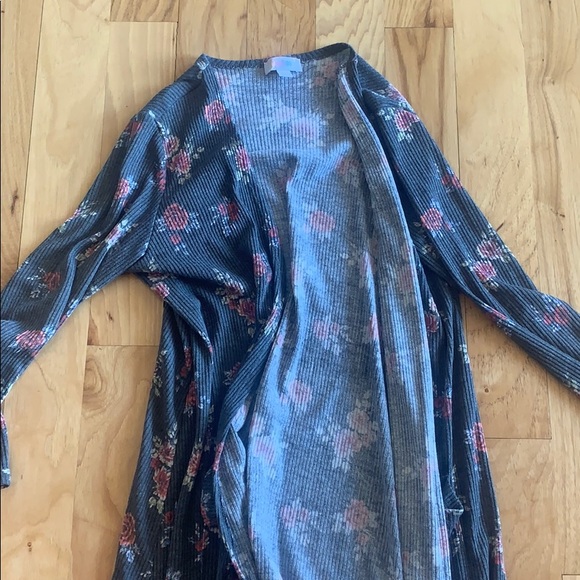 LuLaRoe Jackets & Blazers - LuLaRoe Sarah